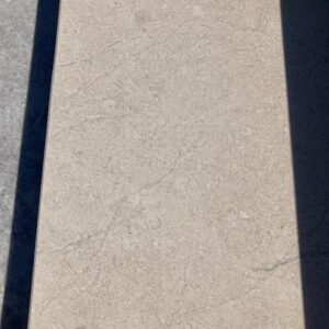 Kalkstein Crema BeigeTrittstufe/Poolrand 130/34/3 cm